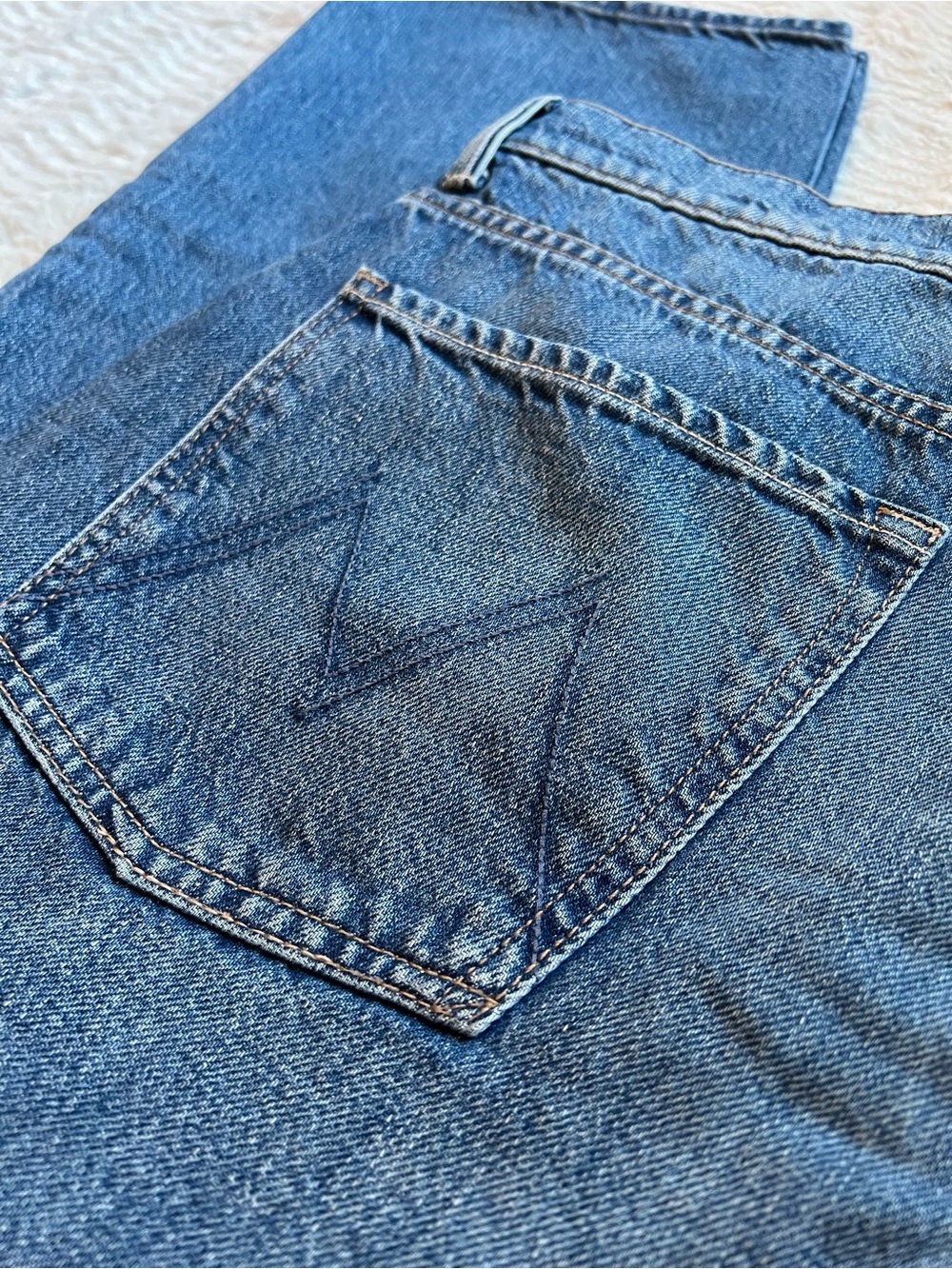 MOTHER The Ditcher Crop Straight Jeans in Medium Blue Wash